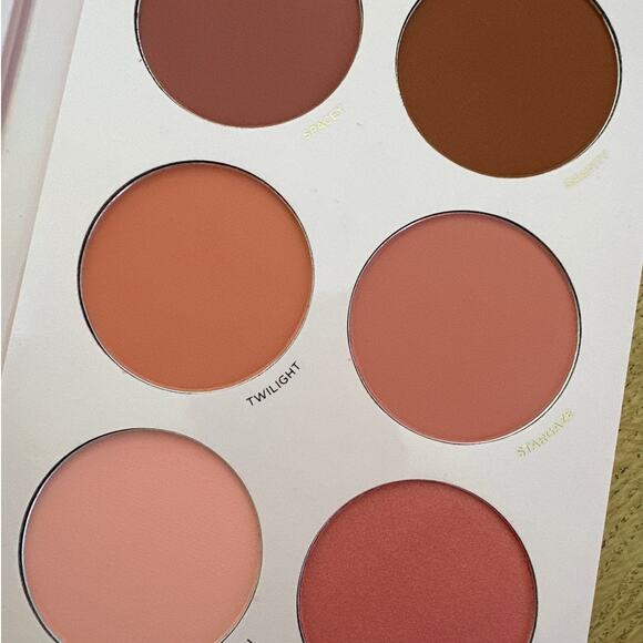 Lunar Beauty - Moon Prism Blush Palette in Pink - Picture 4 of 4